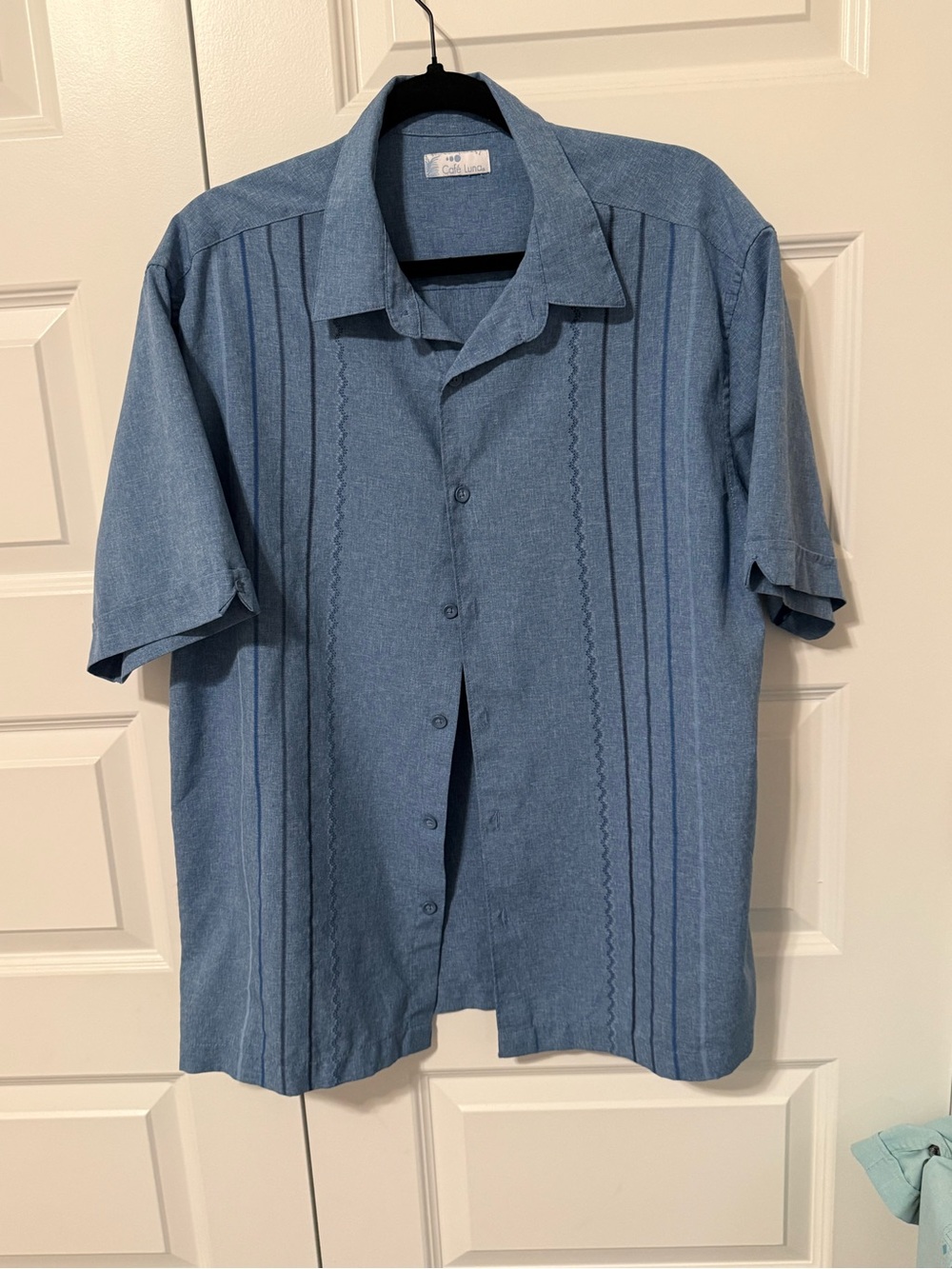 Cafe Luna Men’s Short-Sleeve Casual Button-Down Shirt in Denim Blue